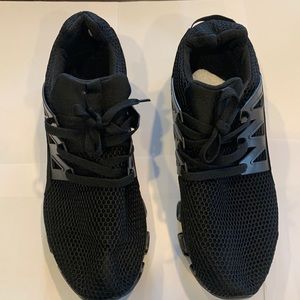 Brand New Mens athletic running shoes Black size 11. Spgorio brand. NWOT